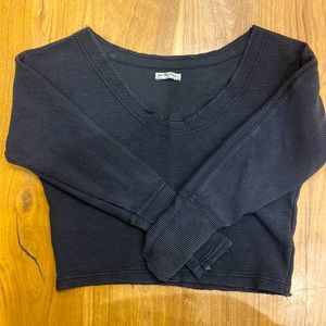 Free People (SM)black ribbed pullover L/S sweatshirt Wide v-neck unfinished hems